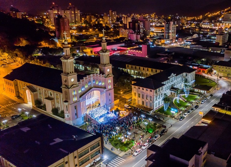 Estudantes marcam clima de Natal em Jaraguá do Sul