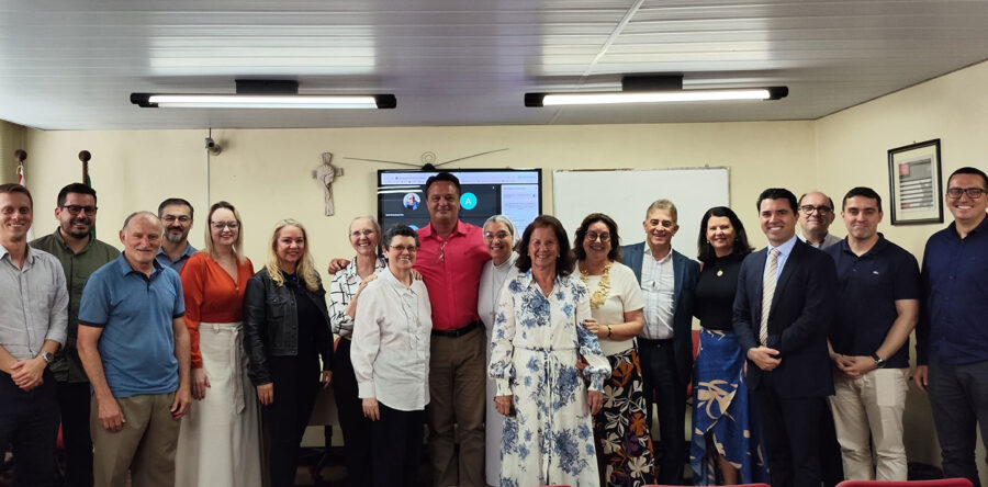 NOVA DIRETORIA É EMPOSSADA